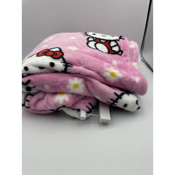NEW Hello Kitty Pink Plush Throw Blanket 46"x60" Daisies - Picture 9 of 9